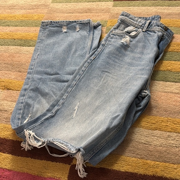 Vintage Y2K Zara Blue Washed Distressed Relaxed Jeans
Size 4 - Picture 13 of 13
